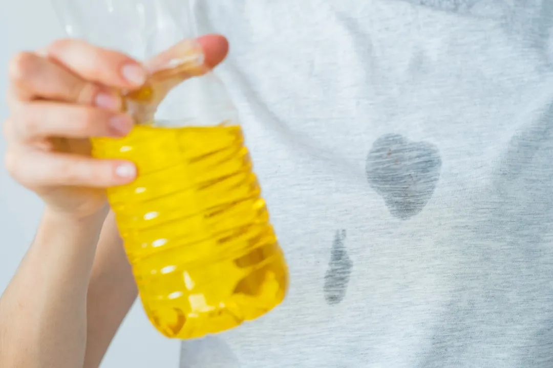 Estos pasos pueden aplicarse a todo tipo de telas manchadas con aceite. Foto: Shutterstock.