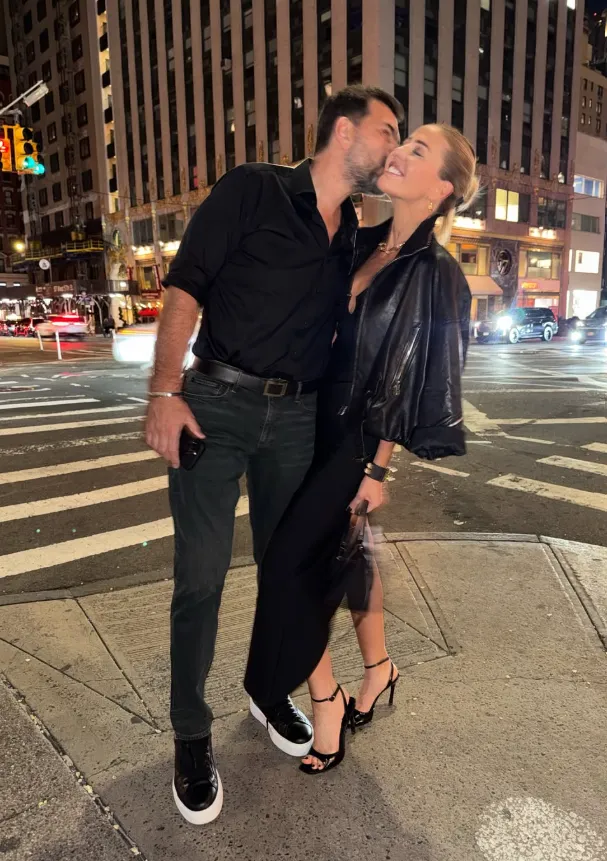 Barbie Simons junto a Jorge Reale durante un viaje. 