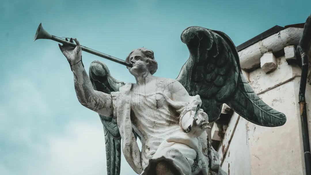  Él, siempre soñó con volar. Pero no en un avión, ni en un ala delta, ni siquiera en paracaídas, sino con alas.