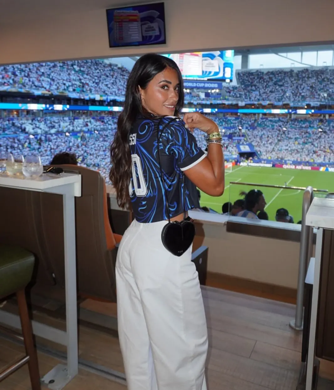 Antonela Roccuzzo presenció el partido de la Selección argentina ante Cabo Verde.