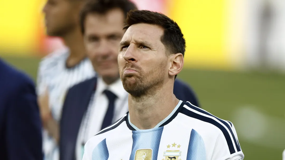 El campeón se despidió con amargas lágrimas.