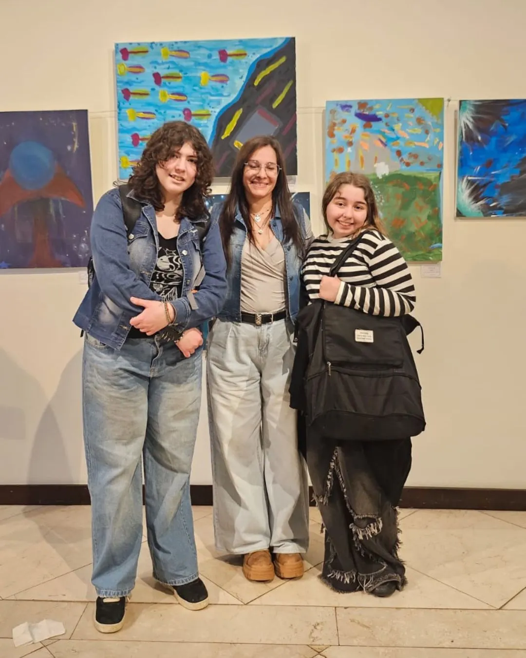 Zoe Riffel, la profe Daniela Valdez y Martina Minati.