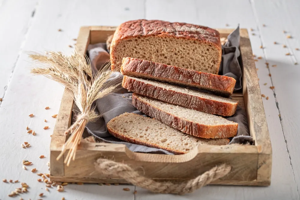 El pan integral es uno de los alimentos que ayuda a mejorar tu energía.