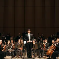 La miniserie de Netflix perfecta para este viernes: une música, rivalidad y romance