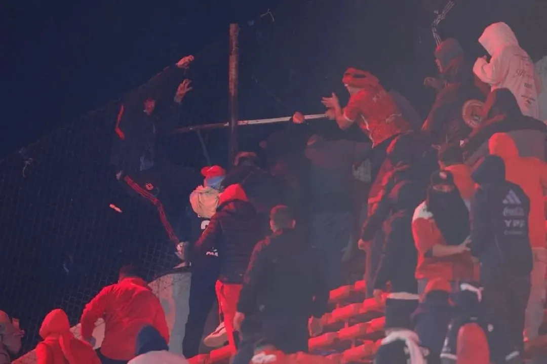 Ocho barras de Independiente tienen pedido de captura internacional.     