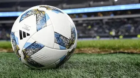 Durante décadas el fútbol conservó algo que lo volvía masivo: cualquiera podía sentirse parte.