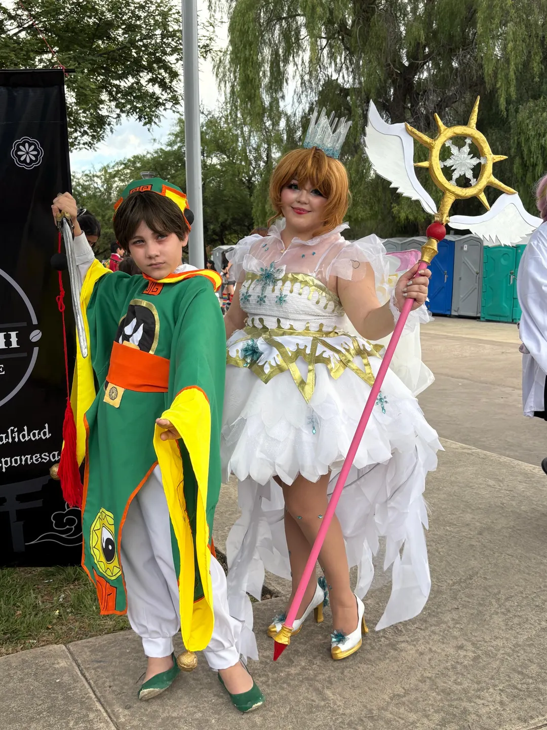 Shaora y Sakura también estuvieron presentes, ¡y ambos se llevaron premios por sus cosplays!