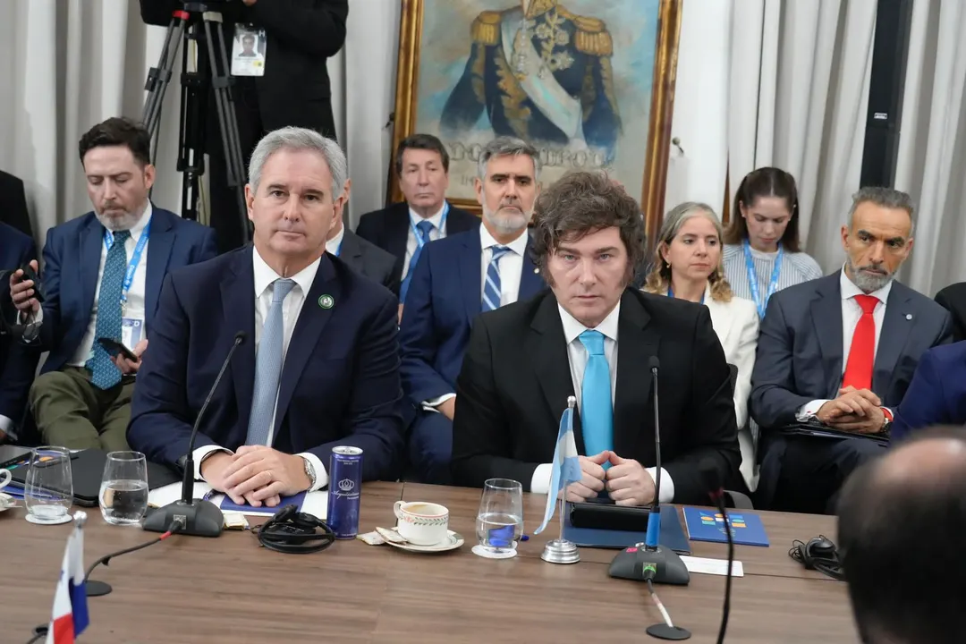 Javier Milei y el canciller Pablo Quirno en la última cumbre del Mercosur.