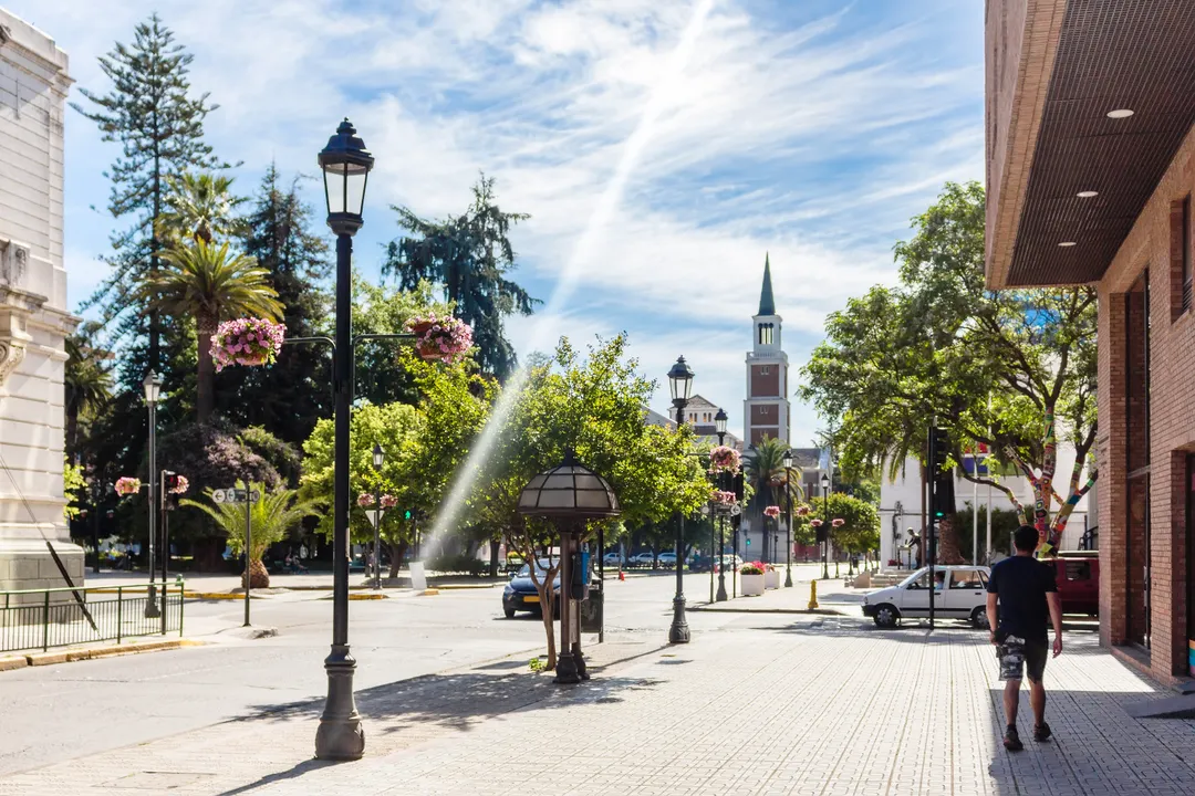 Talca combina historia, naturaleza y una ubicación estratégica en el corazón de Chile.