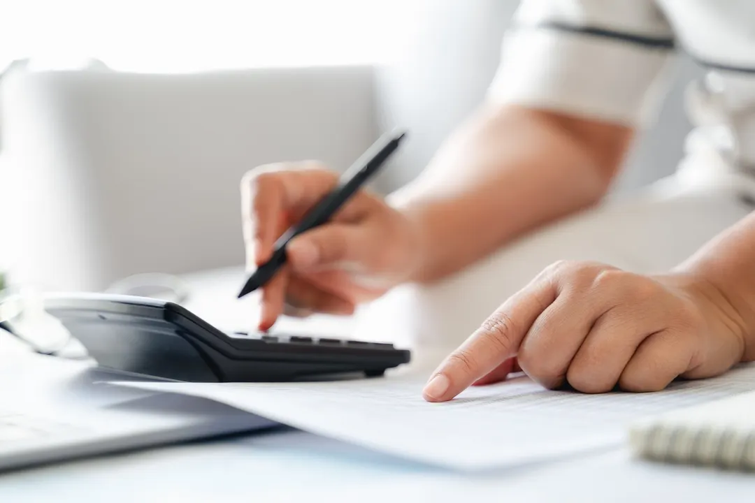 Superar los límites no implica una multa automática, pero puede derivar en un pedido de documentación. Foto: Shutterstock