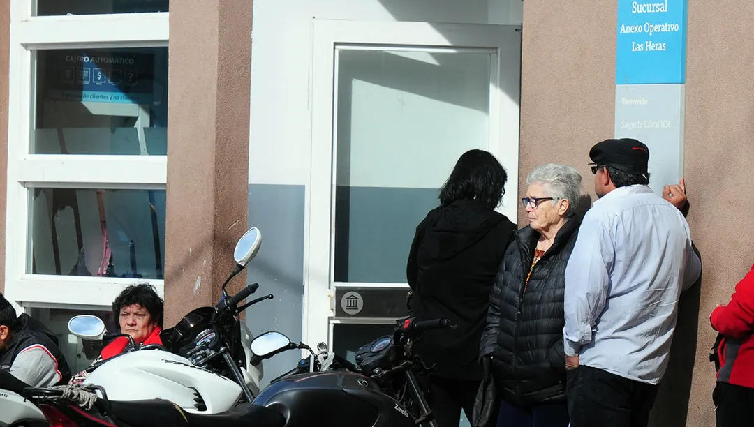 Para gestionar el traspaso, es obligatorio que el beneficiario haya cobrado al menos una vez en el banco que se le asignó en un principio.
