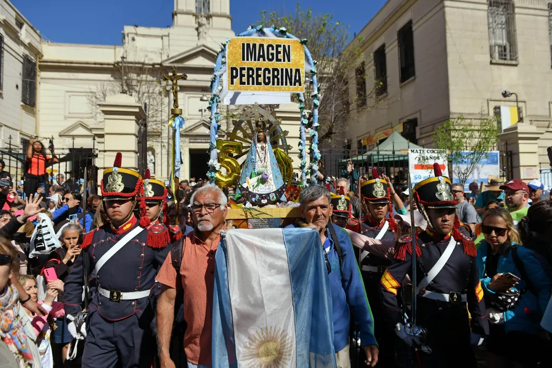La peregrinación a la Basílica de Luján parte del Santuario de San Cayetano, en Liniers, y recorre una serie de municipios del conurbano bonaerense. Foto: NA
