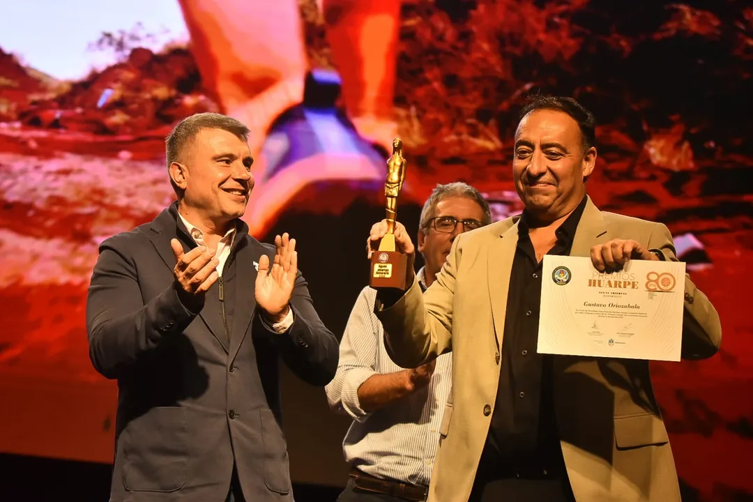 Gustavo Oriozabala recibió un Huarpe honorífico