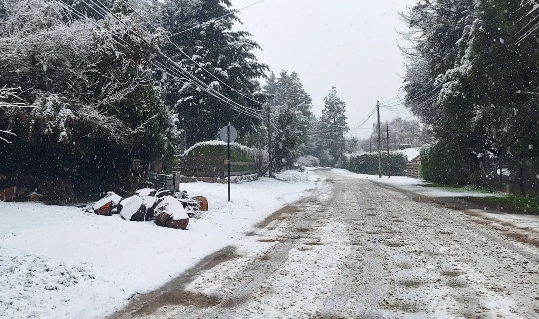 Las impactantes imágenes de la nieve en Bariloche.