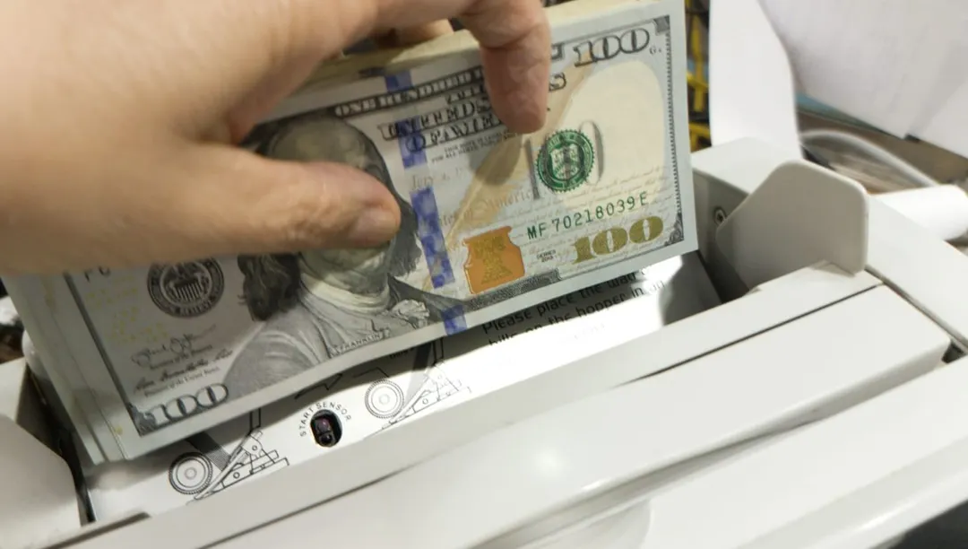 El dólar oficial aumentó fuerte hoy.