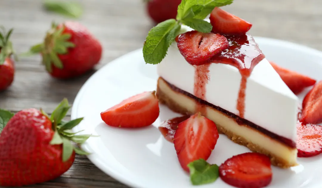 Sorprendé a tus invitados con una tarta de frutos rojos.