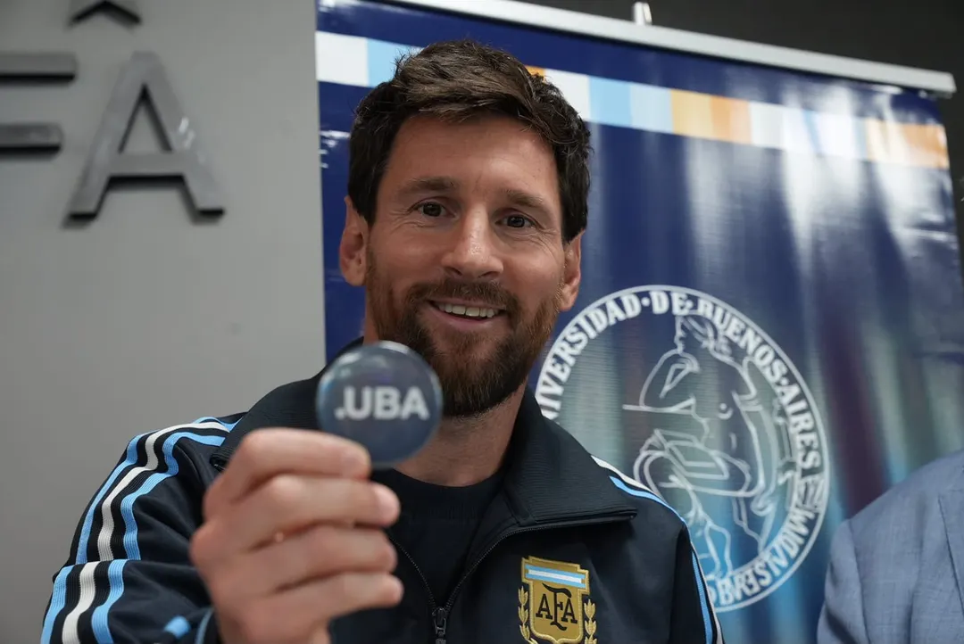 Lionel Messi recibió el Doctorado Honoris Causa de la UBA horas antes de su despedida.