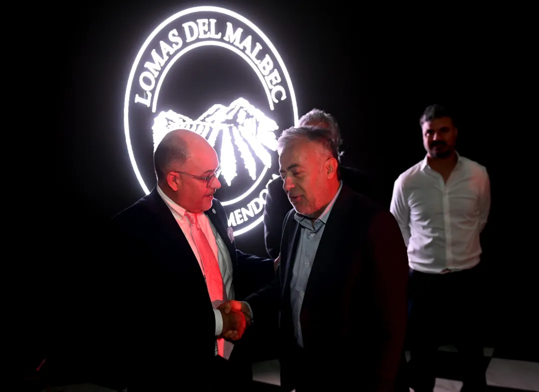 El gobernador también destacó la tenacidad y la capacidad de trabajo y esfuerzo del emprendedor mendocino, que se sobrepone a la aridez natural y logra productos de primera calidad para ofrecer a la comunidad internacional.