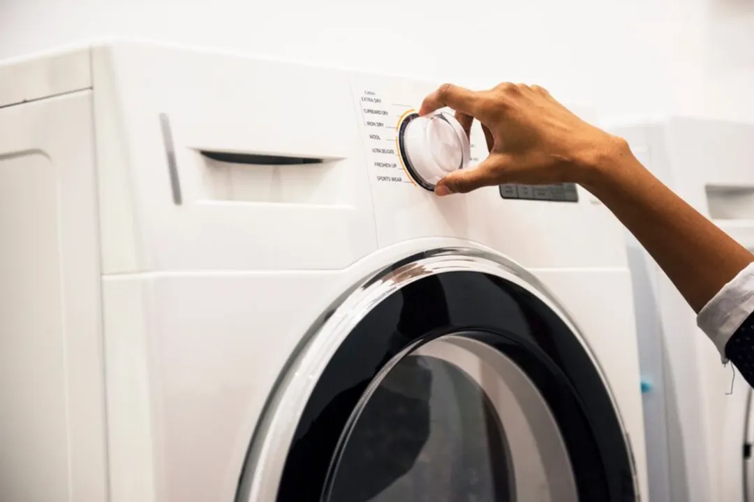 No hay que sobrecargar el lavarropas. Foto: Freepick
