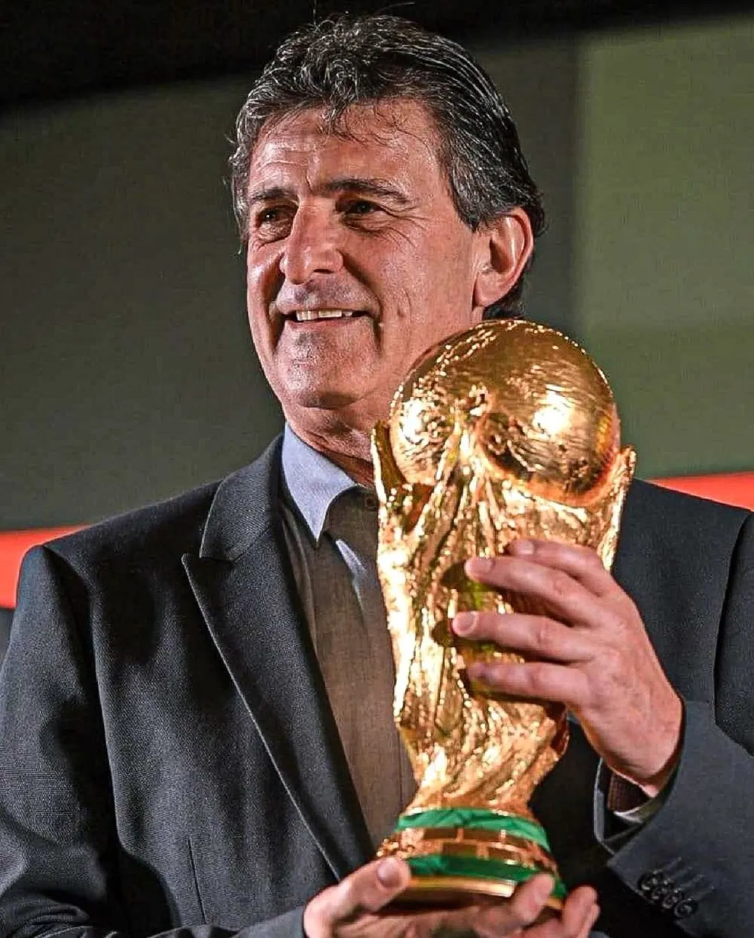 Kempes, el goleador del Mundial de 1978 y campeón con Argentina, será uno de los encargados de entregar el trofeo.