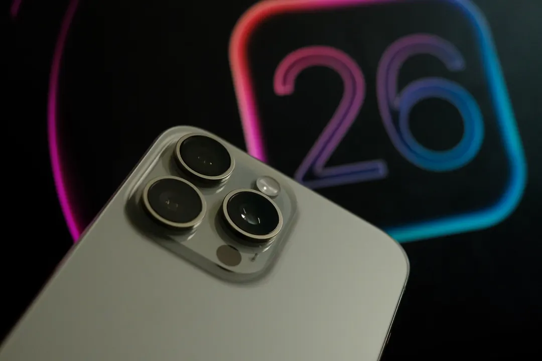 iOS 26 introduce un rediseño visual completo con estética “Liquid Glass”.