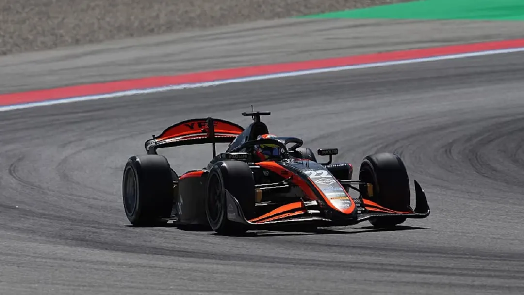 Varrone avanzó posiciones en el inicio de la carrera, pero perdió rendimiento y terminó 13°.