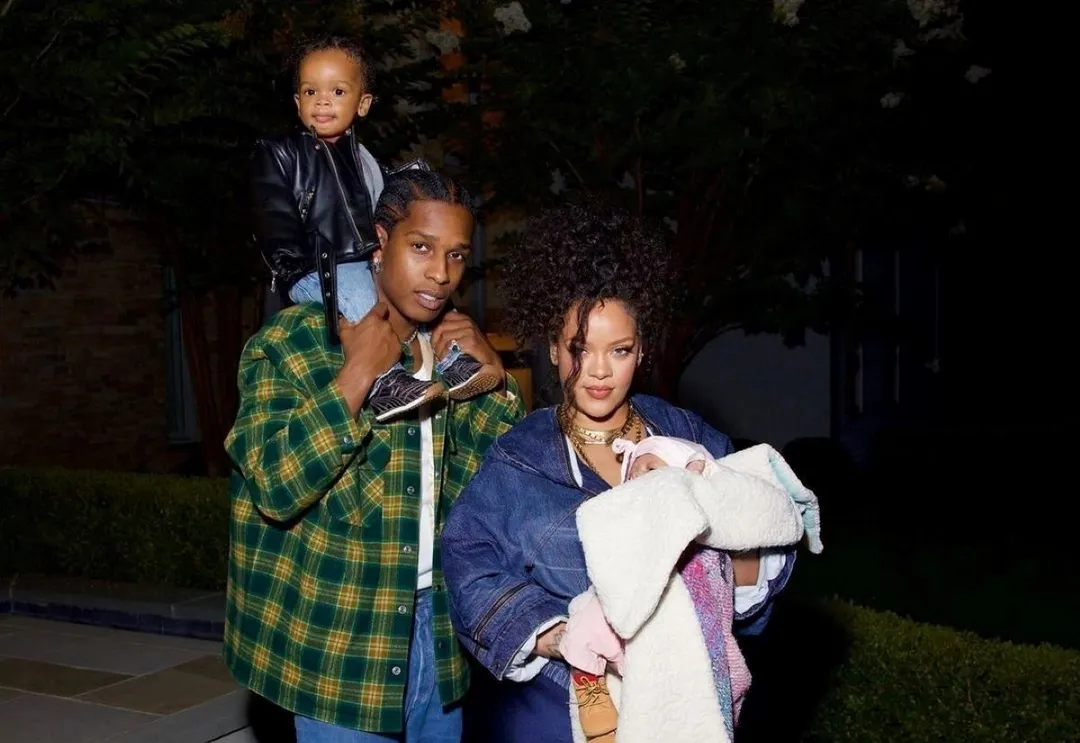 Rihanna espera su tercer hijo.