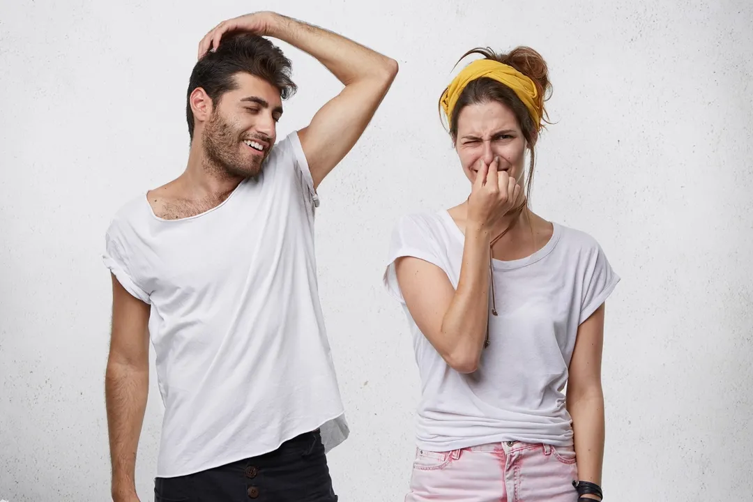 El mal olor en las axilas produce incomodidad social Foto: Shutterstock