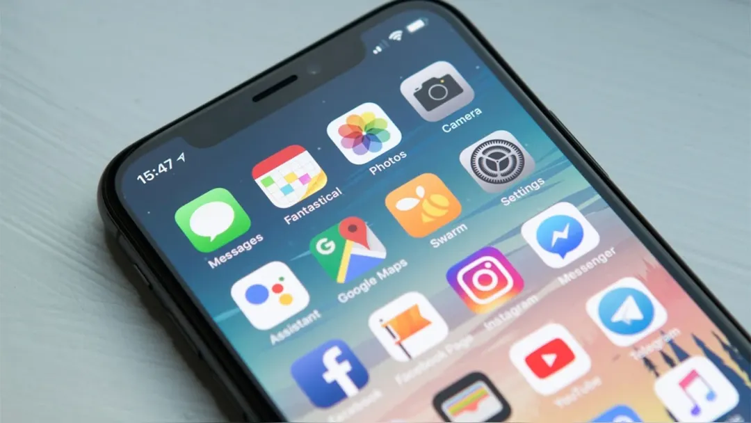 El iPhone 14 Plus no cuenta con isla. 