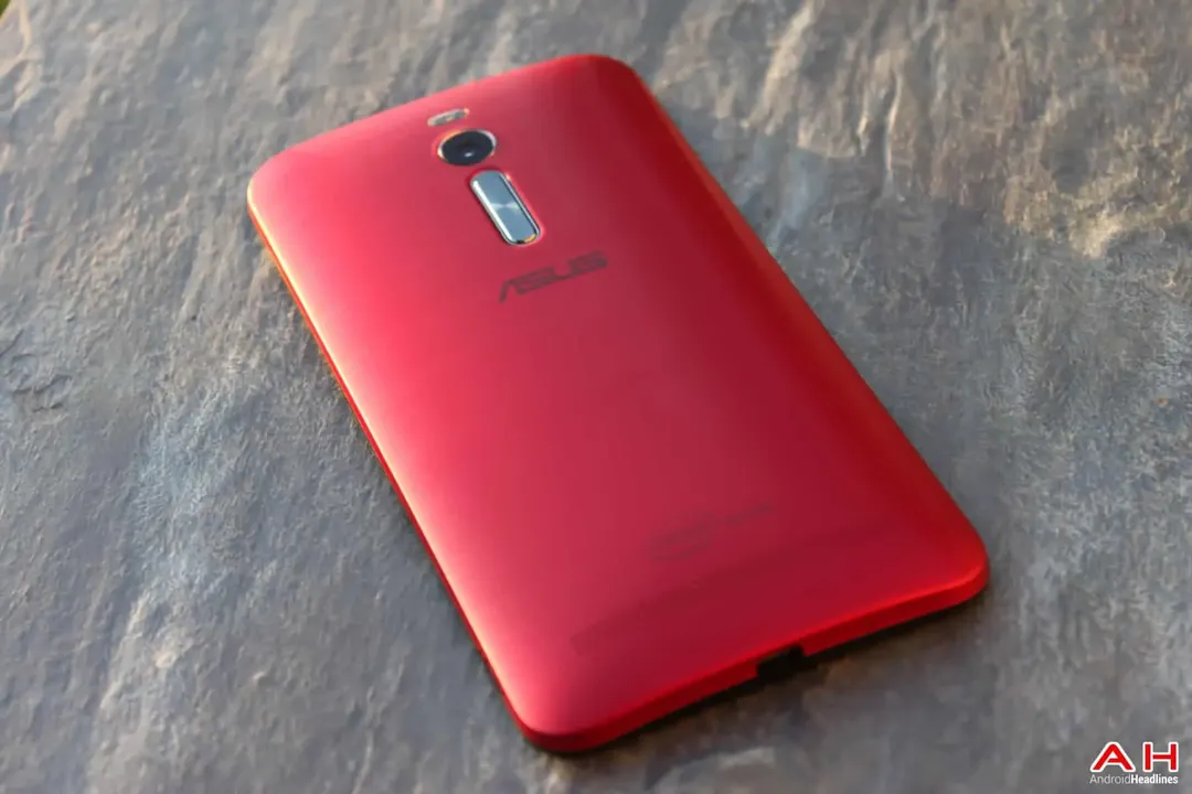 Asus ZenFone 2, uno de los teléfonos que se quedará sin WhatsApp.