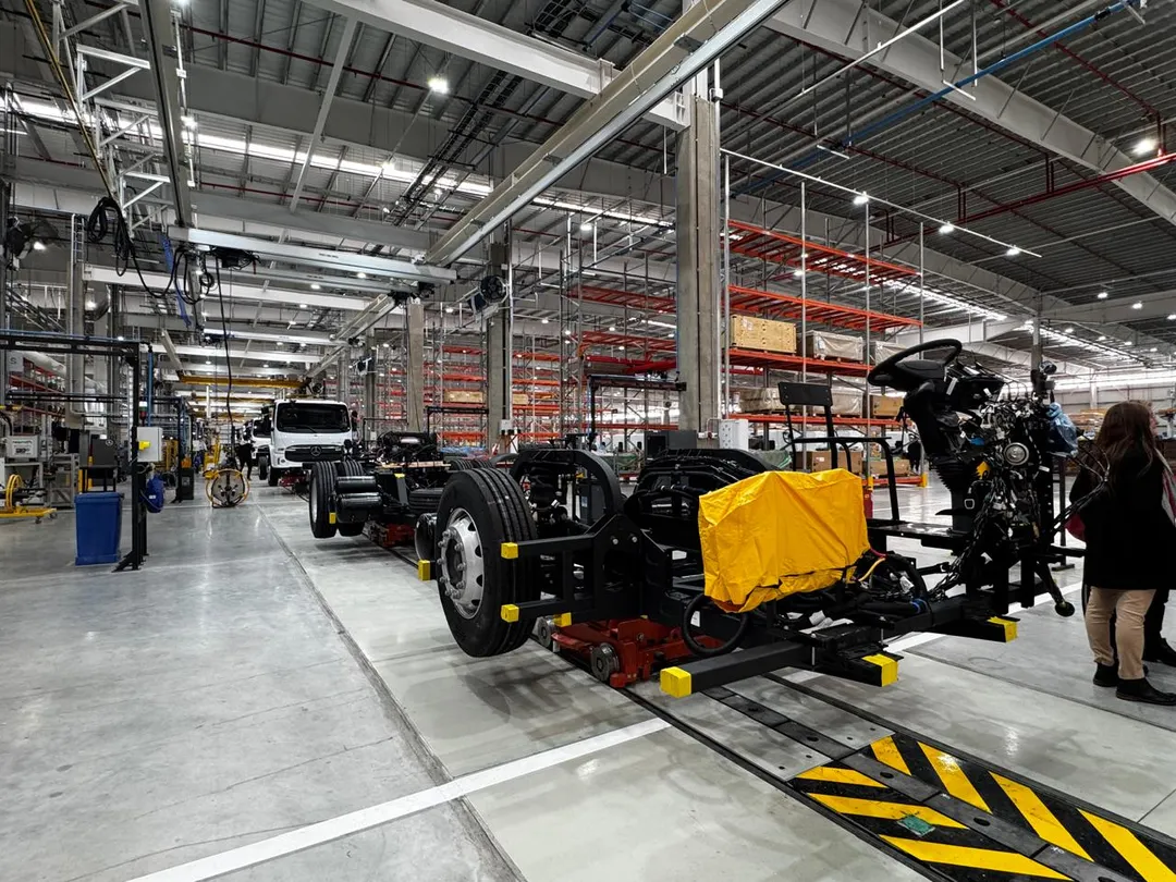 La nueva planta de Mercedes-Benz Buses y Camiones en Zárate permitirá la producción de los camiones Atego y Accelo, y de los chasis de buses OH y OF.