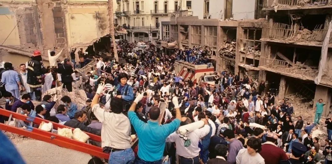 Se cumplen 31 años del peor atentado de la historia argentina que desembocó en la causa AMIA, la cual sigue sin respuestas.