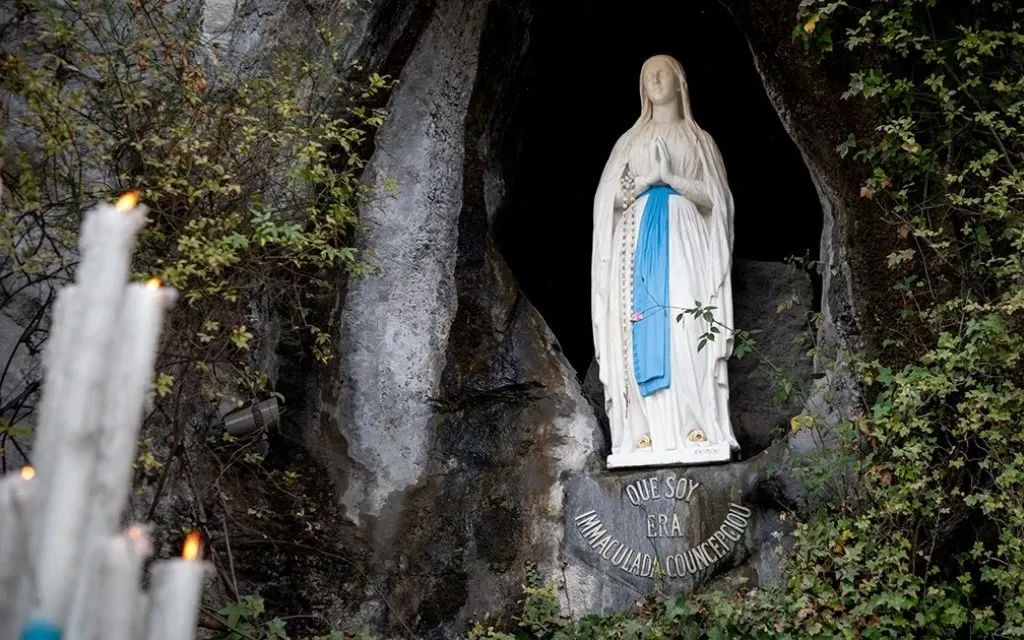 Lourdes se transformó en un lugar de peregrinación internacional, especialmente asociado a los enfermos.