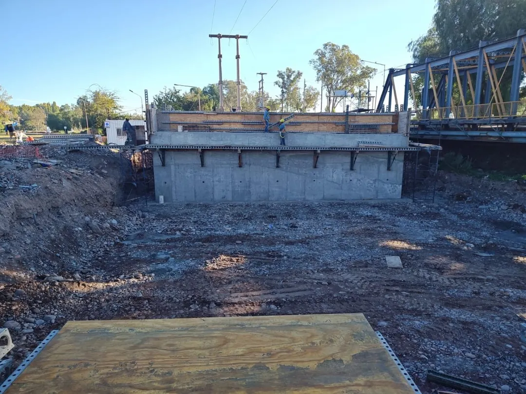 Con 19 pilotes construidos, el puente que unirá Luján y Perdriel avanza y promete mejorar la conexión vial en toda la zona.