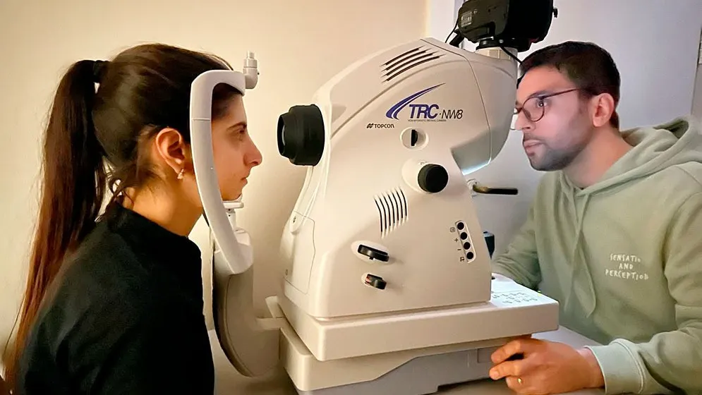 La inteligencia artificial no reemplaza a los médicos: ayuda a detectar casos de riesgo y priorizar la atención de pacientes con diabetes.