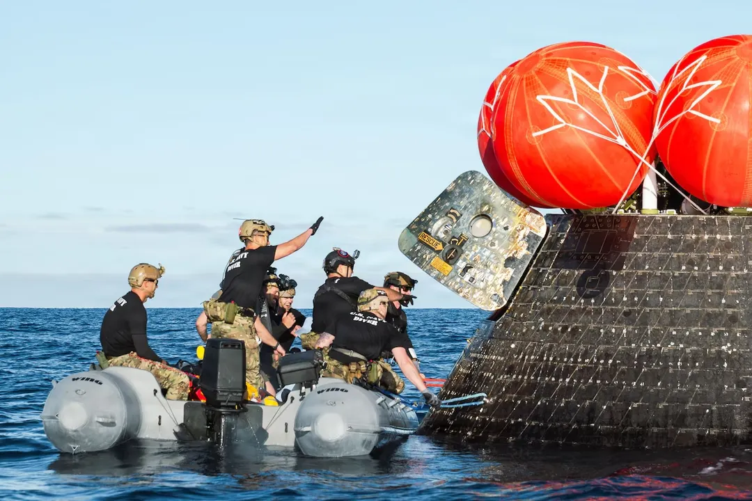 Muchos astronautas describen una sensación profunda al ver el planeta desde el espacio, con una nueva conciencia sobre su fragilidad y su unidad.
