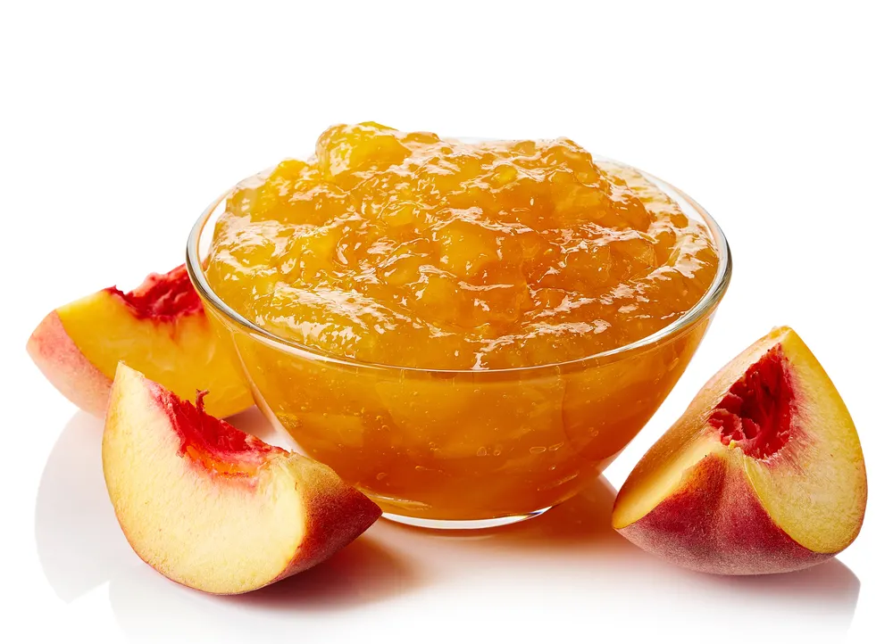 Cocinar la fruta a fuego lento permite a esta receta concentrar su textura sin necesidad de agregar gelificantes.