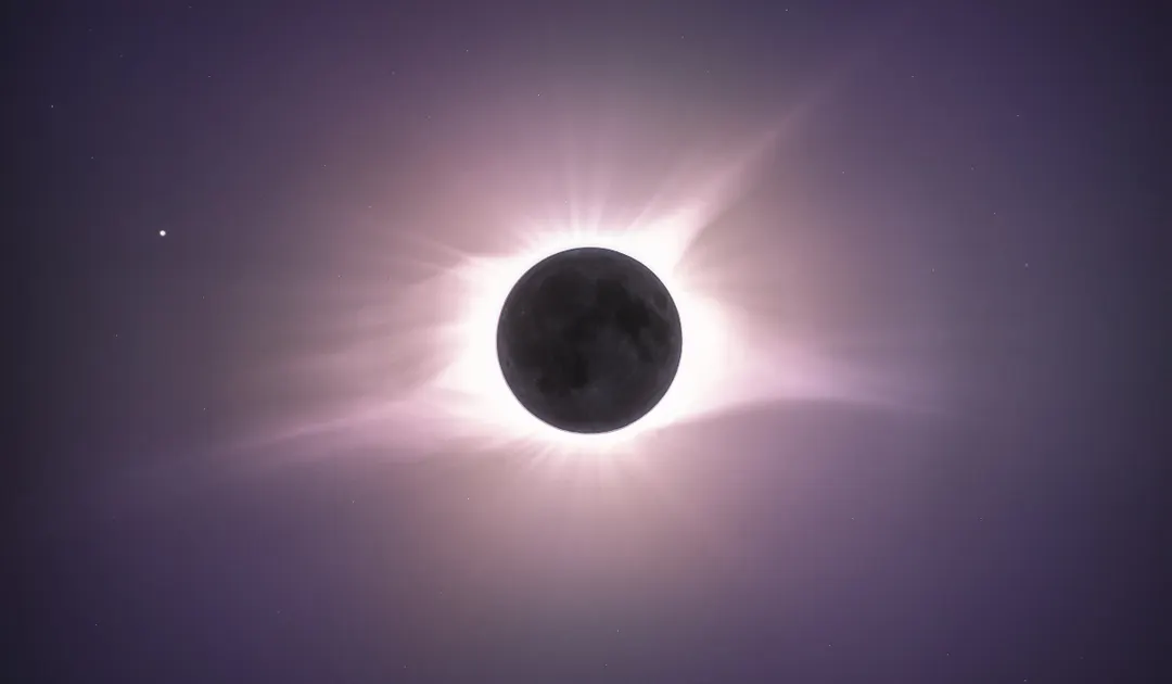 El punto máximo del eclipse llegará a la 1:13, cuando la sombra de la Tierra cubra prácticamente toda la Luna.