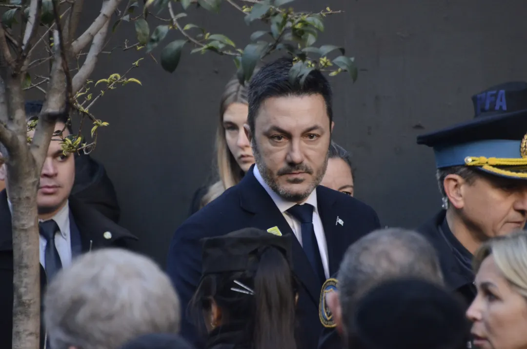 El ministro de Defensa, Luis Petri, en el acto del 31° aniversario del atentado a la sede de la AMIA.