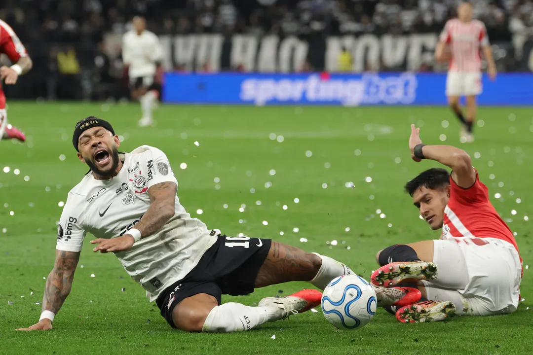 Estudiantes de La Plata venció 1-0 a Corinthians en San Pablo. 