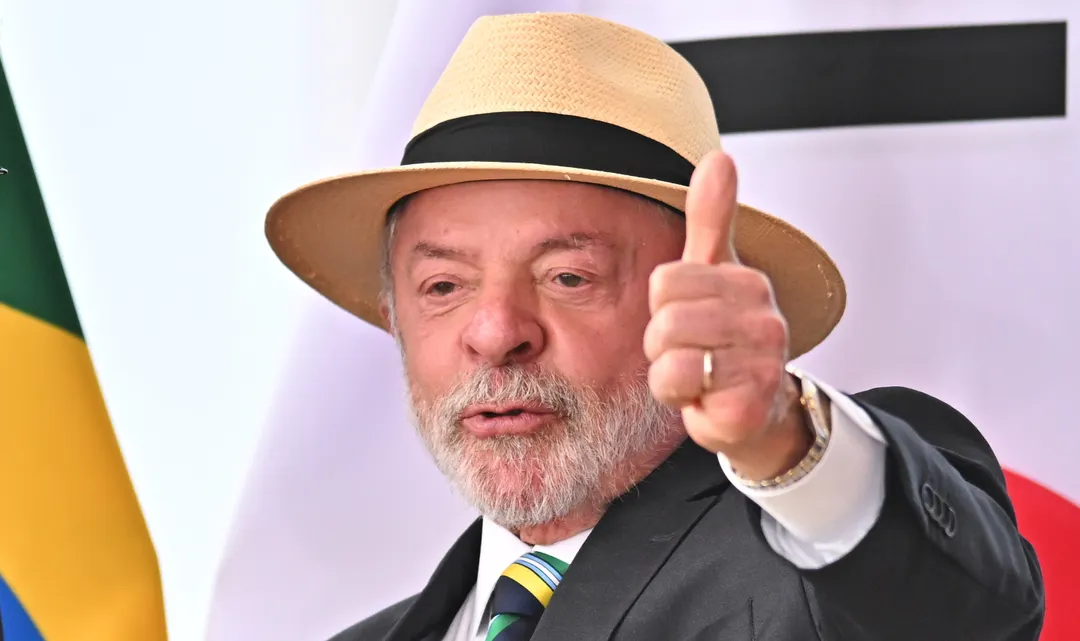 Lula da Silva conserva la ventaja, pero Flávio Bolsonaro logró reducir la diferencia en una posible segunda vuelta.