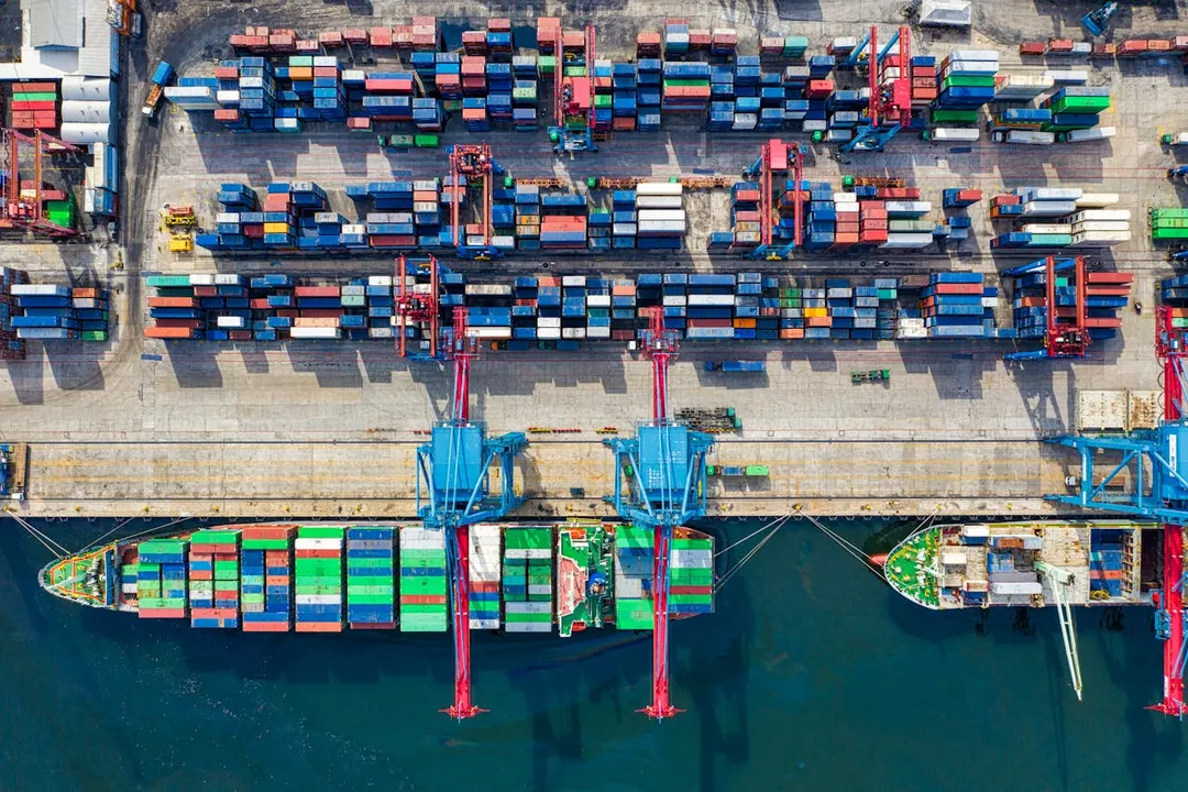 La apertura de importaciones, advierten a las Pymes argentinas por las demoras en el puerto chino.