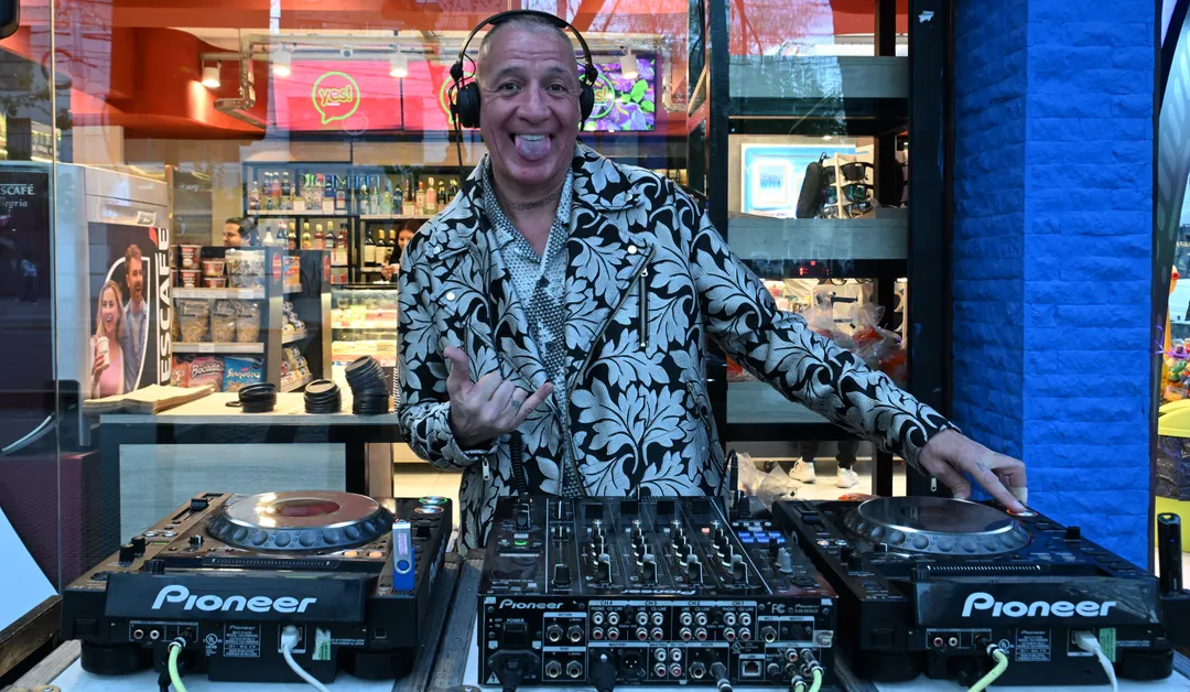 DJ Fabu fue el encargado de músicalizar la jornada.