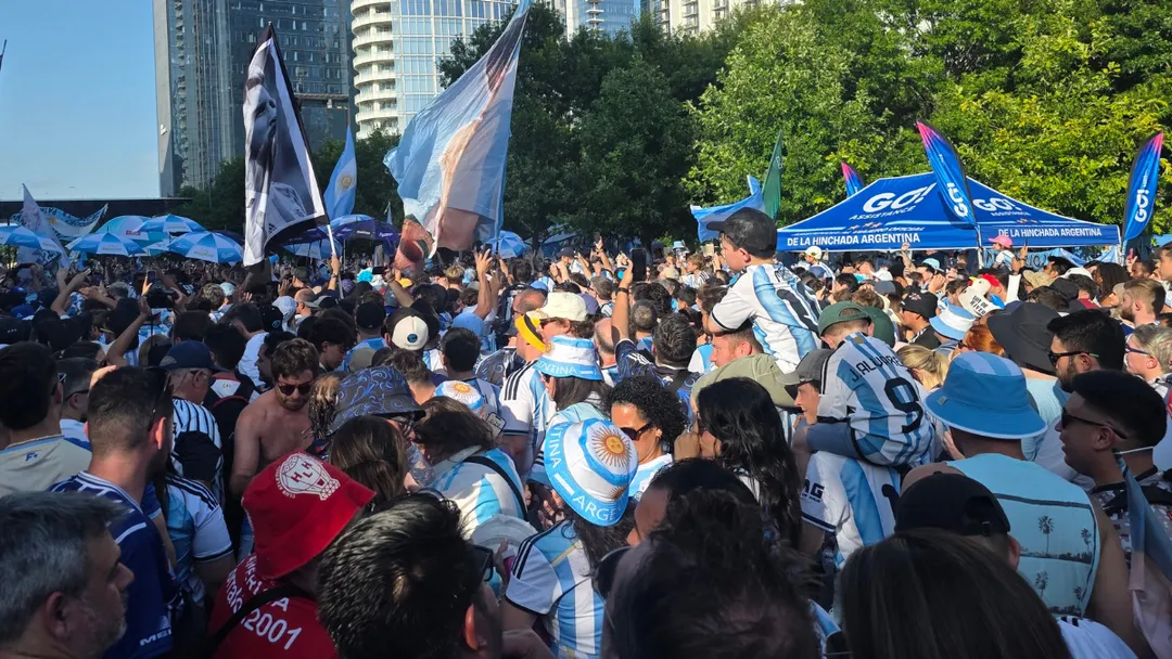 La Unidad Móvil de Asistencia al Viajero de GO! ASSISTANCE acompañando el banderazo argentino
