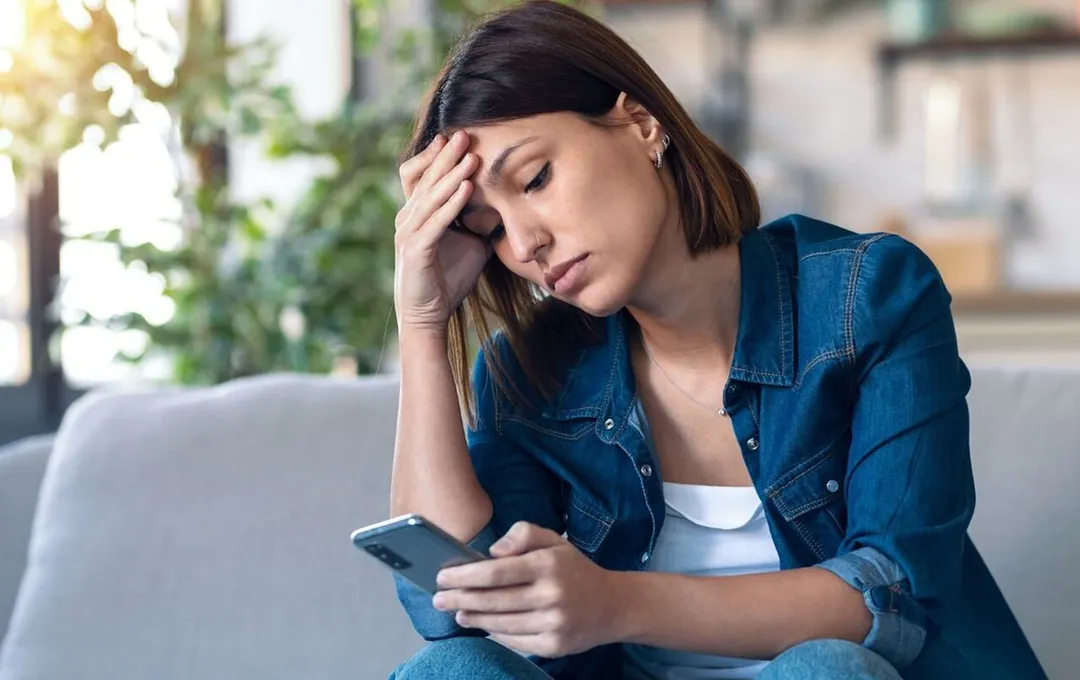 Aplicaciones, suciedad y errores temporales pueden provocar que celulares Android o iPhone dejen sonar repentinamente.