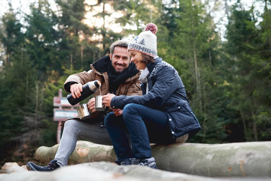 Muchas parejas siguen eligiendo la exclusividad. Foto: Freepik.