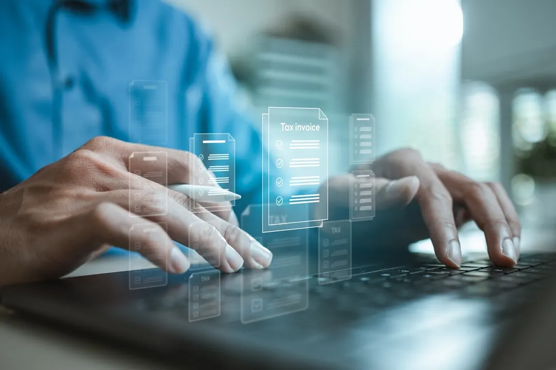 Las herramientas digitales en dispositivos móviles facilitan la digitalización de archivos en papel.