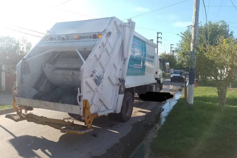 David murió aplastado cuando la estructura del camión de recolección de residuos en Santiago del Estero.