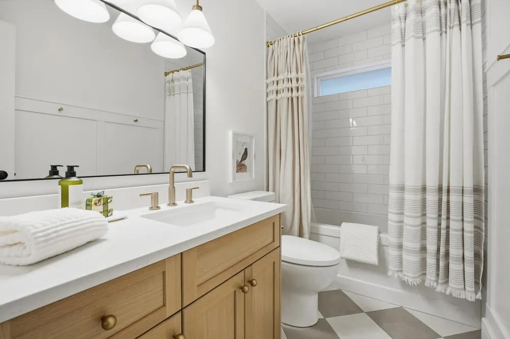 La alternativa para cambiar el baño con presupuesto. 