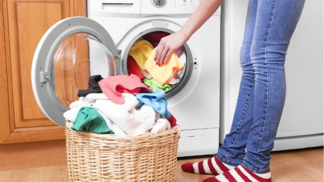 Evita cometer estos errores al limpiar tu ropa del lavarropas. Foto: Shutterstock